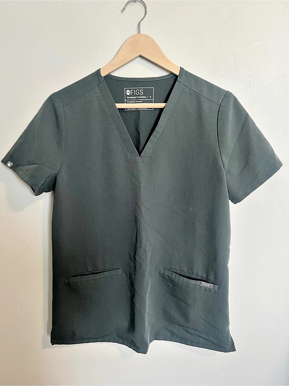 Bonsai FIGS Casma Three-Pocket Scrub Top